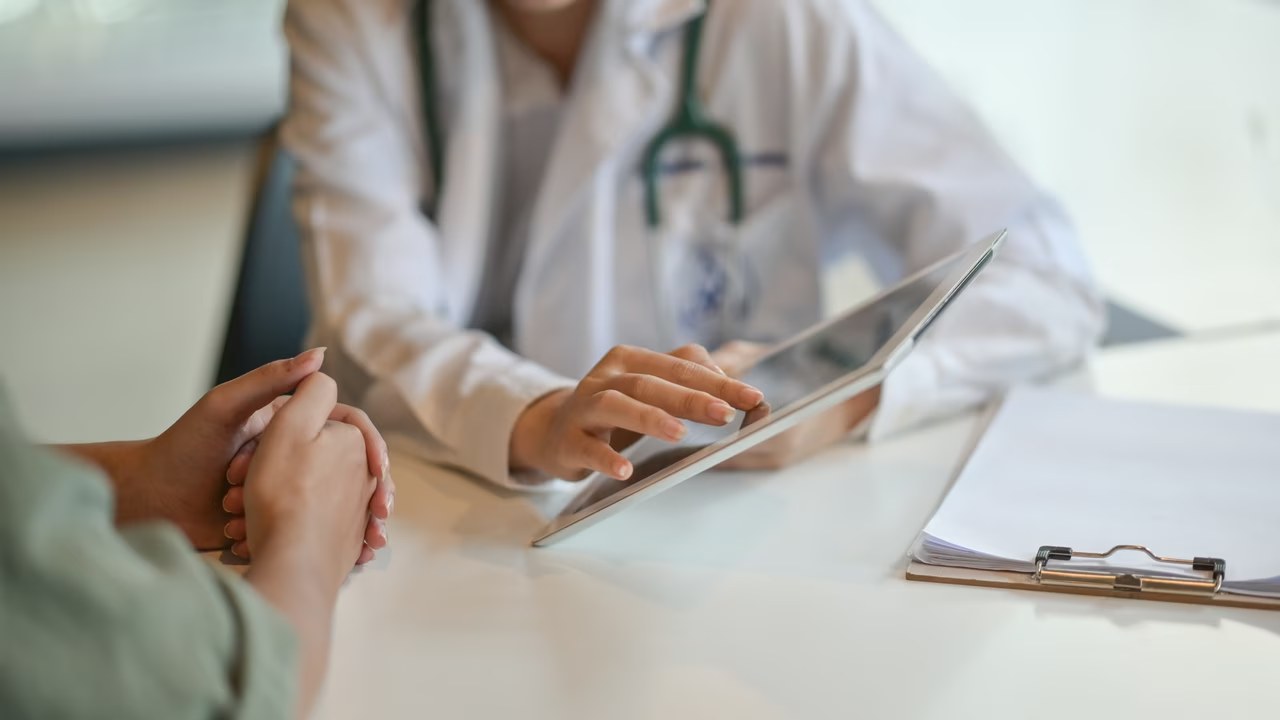 Bilan complet en santé avec prise de sang et examen clinique en centre médical
