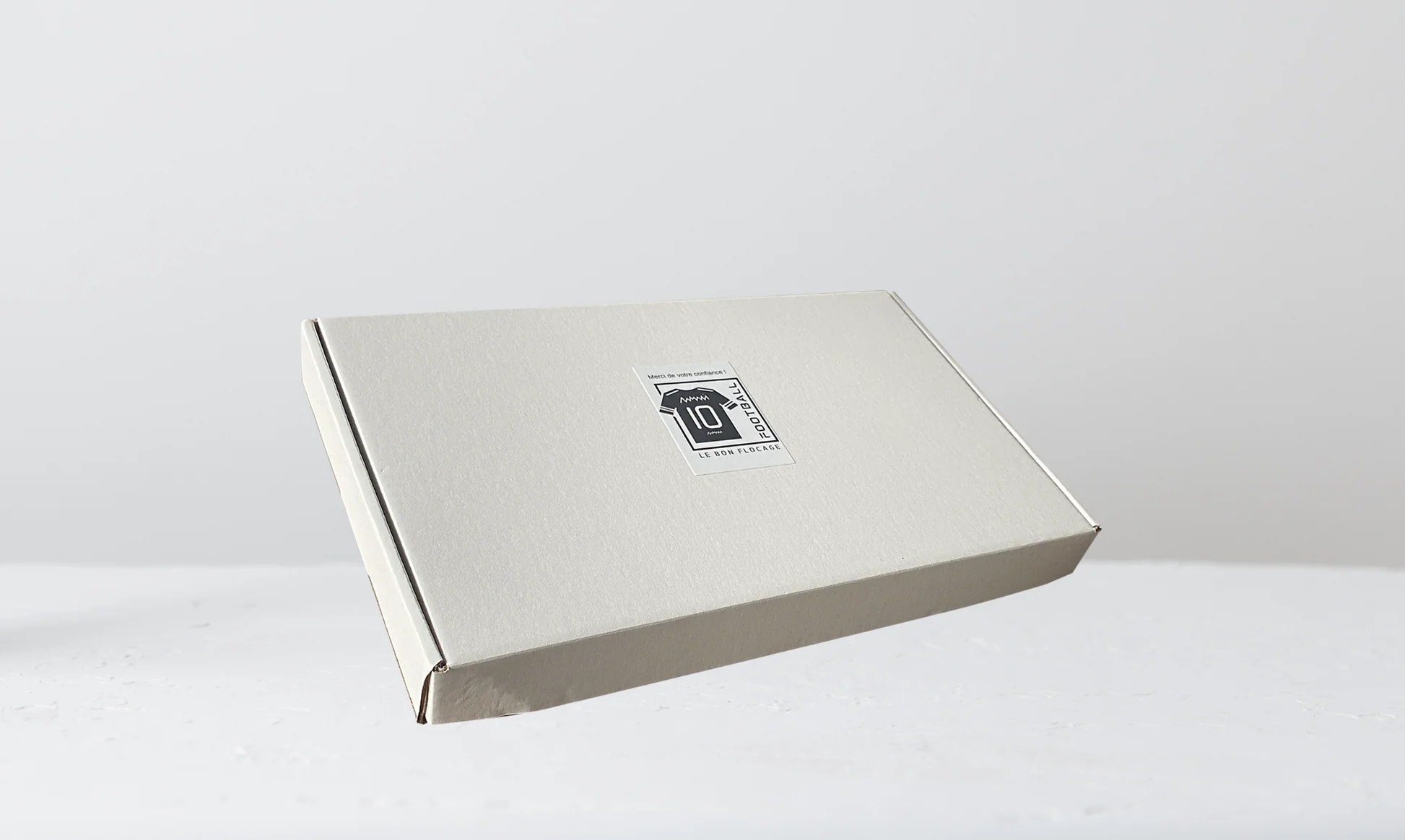 Box mystère contenant un maillot de football plié